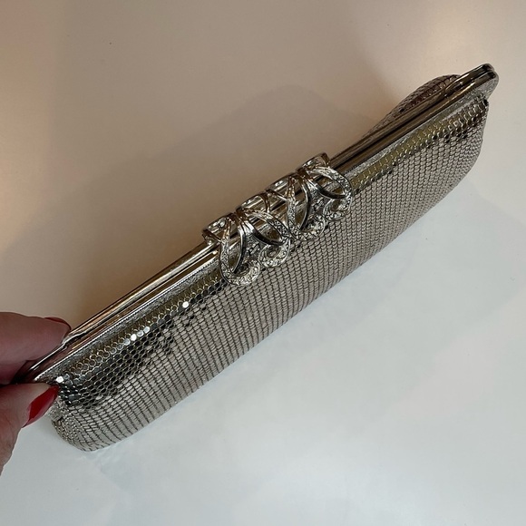 Silver metal mesh clutch… looks to be vintage - Picture 4 of 12